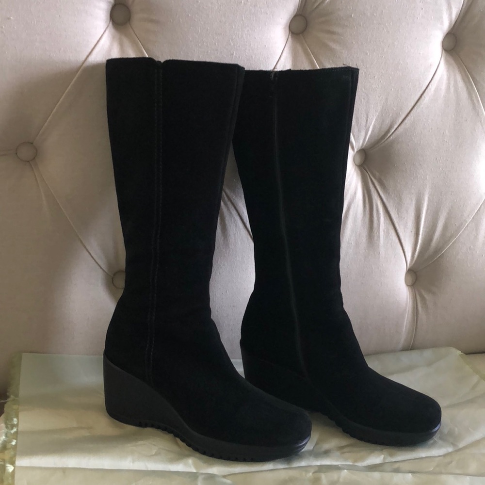 La Canadienne Gaby Black Suede wedge boots!